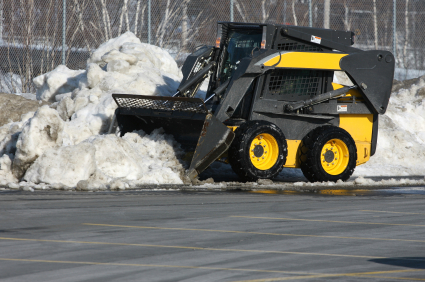 Snow Removal Service vs. DIY: What Homeowners Overlook Until It’s Too Late